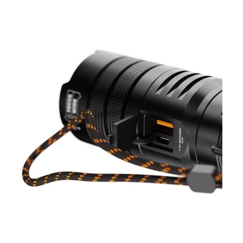 Xtorm Flashlight Powerbank 10.500, Li-ion 38Wh met zaklamp van 1000 lumen – weergave 2